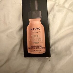NYX Total Control Pro Drop Foundation - Tan